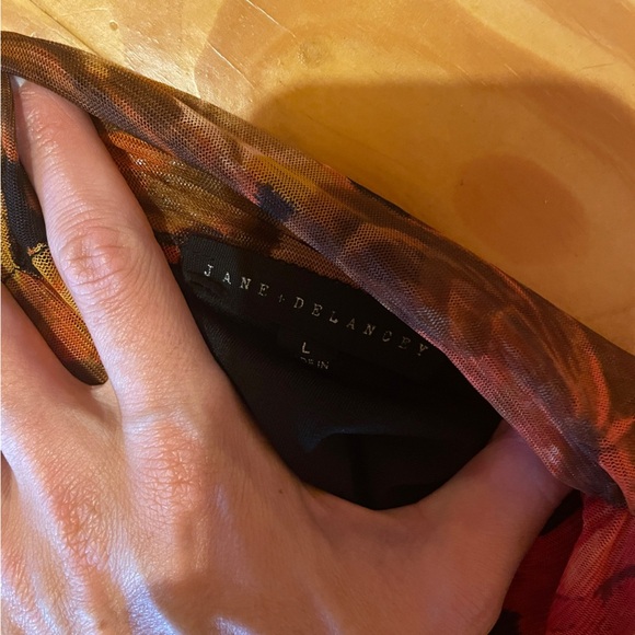 Jane and Delancey Floral Top - Picture 3 of 3